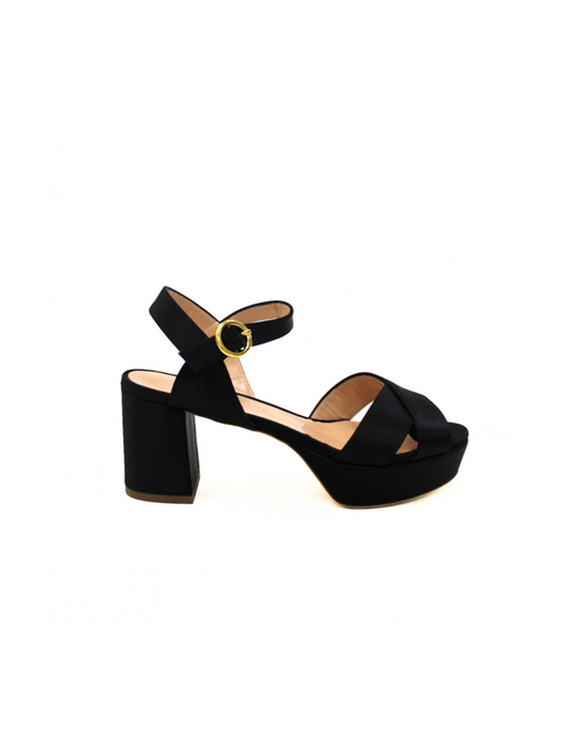 Deidre Shoe