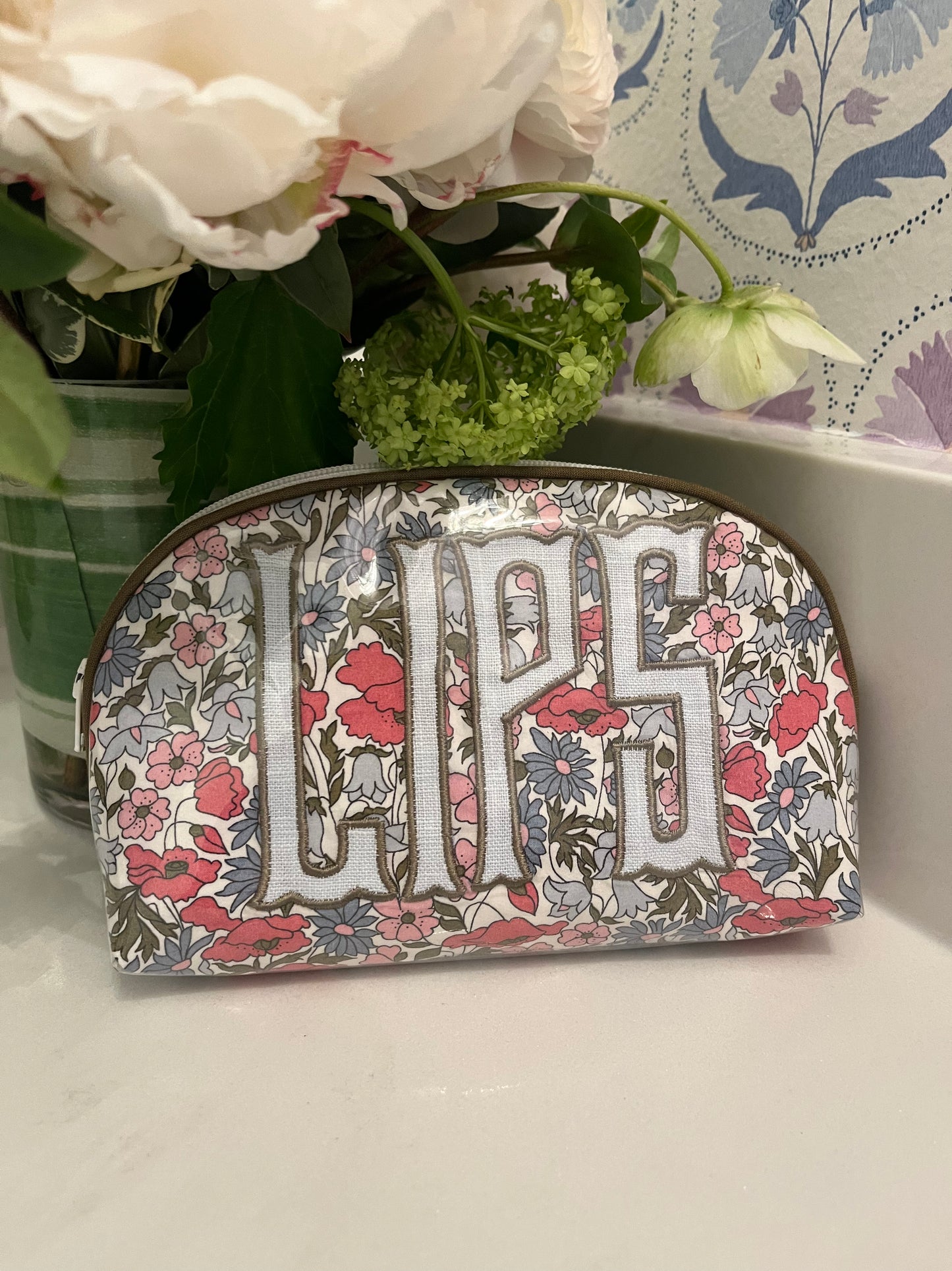 Top zip round small Liberty pouch "Lips"