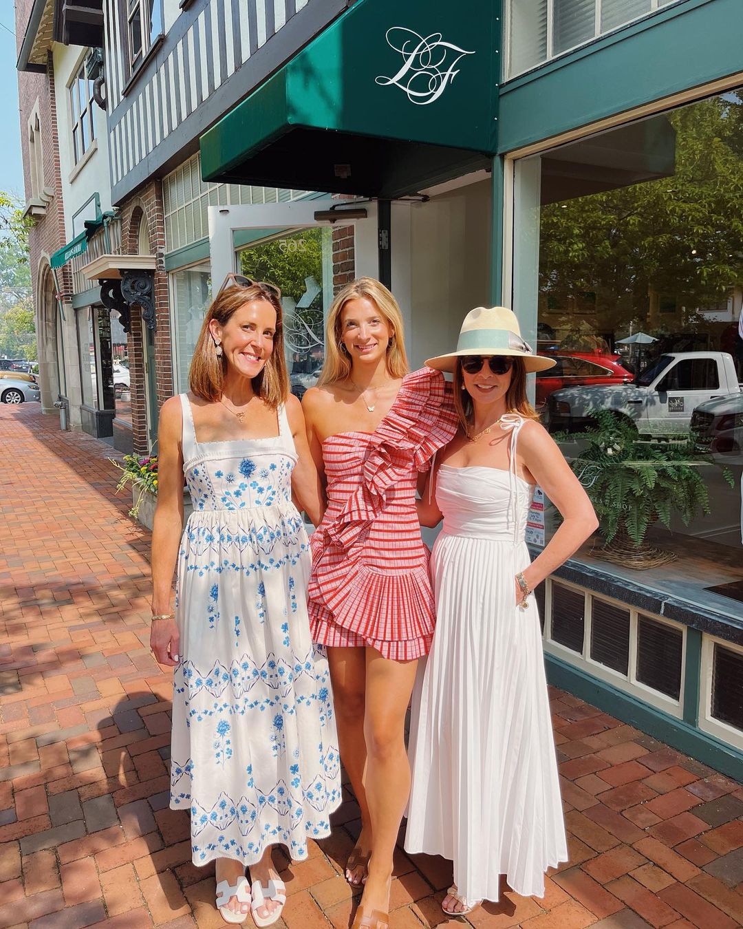 White dress 2025 boutique lake forest