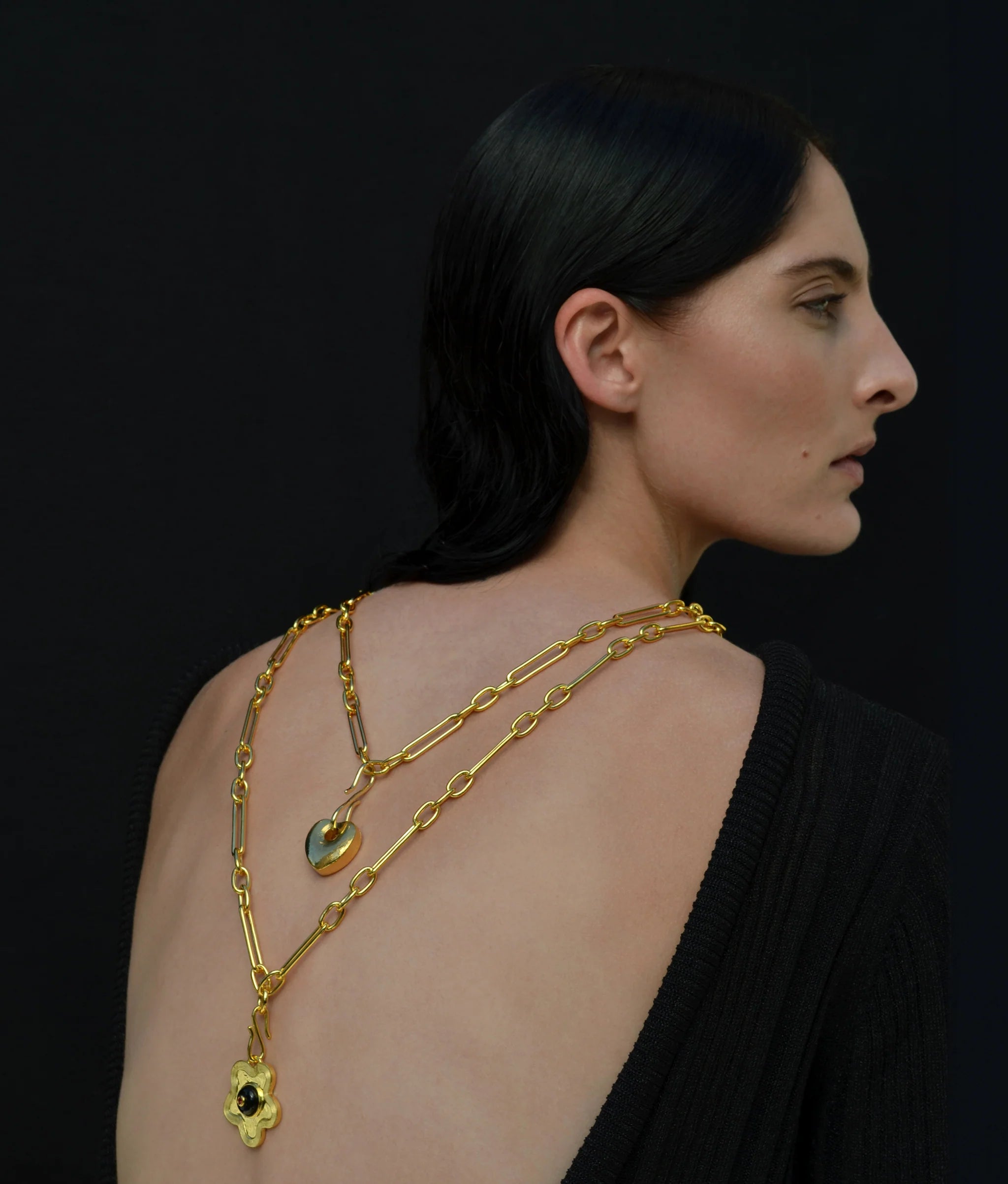 Nana Pendant in Black Daisy